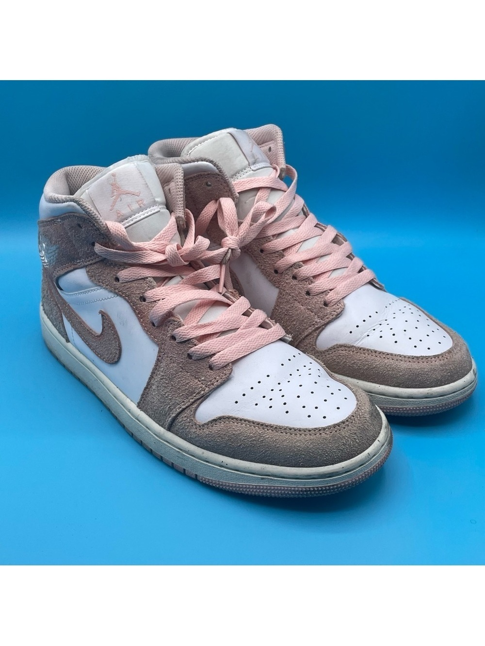 Nike Air Jordan 1 Mid SE in a "Legend Pink"